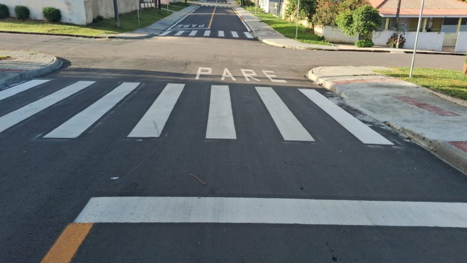pare-após-faixa-de-pedestre-colombo-3