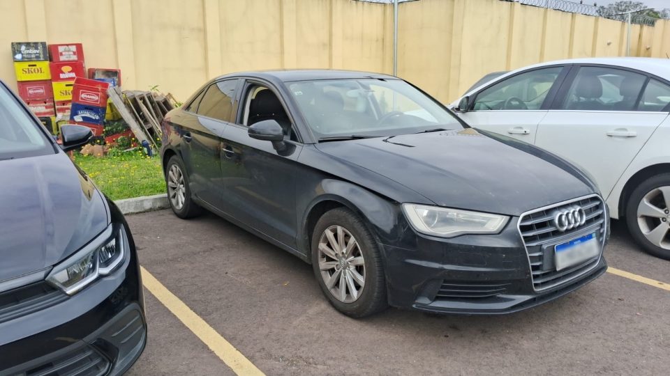 Foragido é preso após roubar carro de luxo em assalto à mão armada em Curitiba