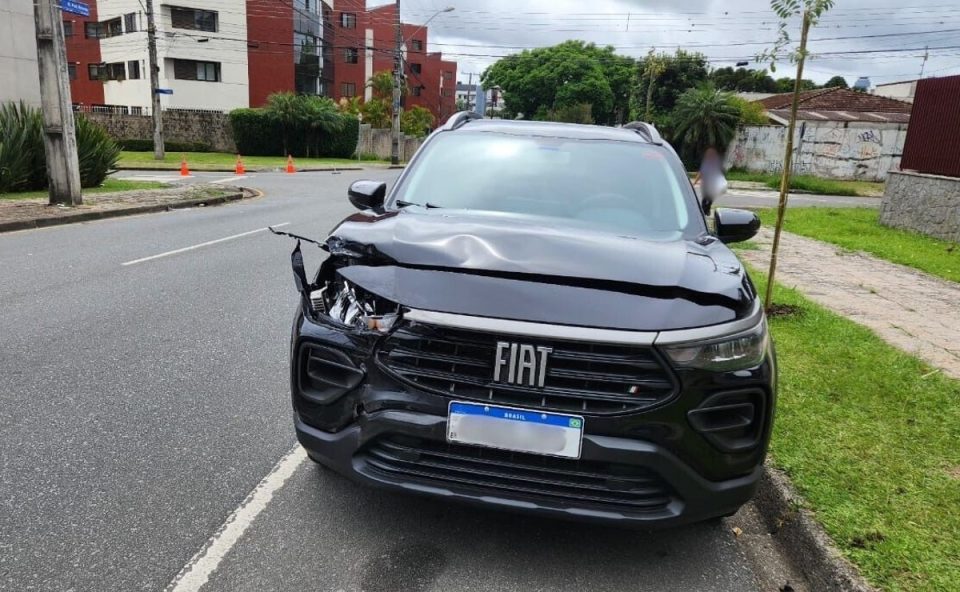 veiculo-fura-preferencial-e-capota-apos-ser-atingido-por-outro-carro-alto-da-xv