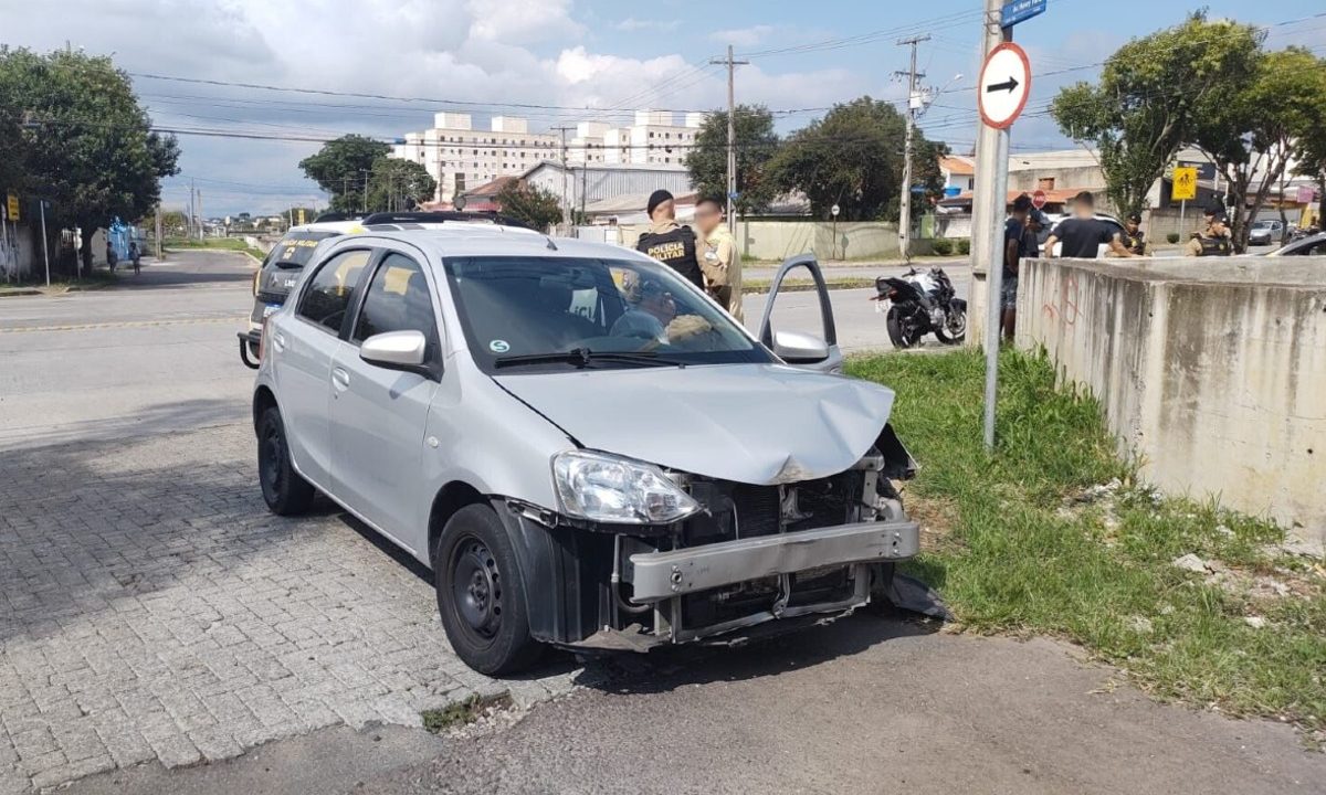 Acidente-moto-e-carro-deixa-motociclista-ferido-Curitiba