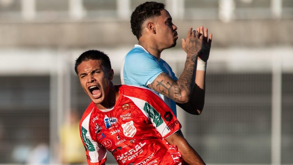 Rio Branco comemora gol contra o Londrina no Campeonato Paranaense