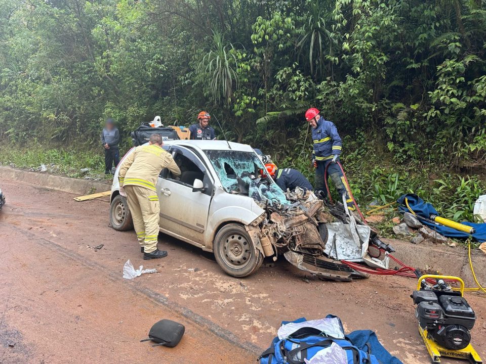 acidente-carro-caminhao-toras-rmc-2