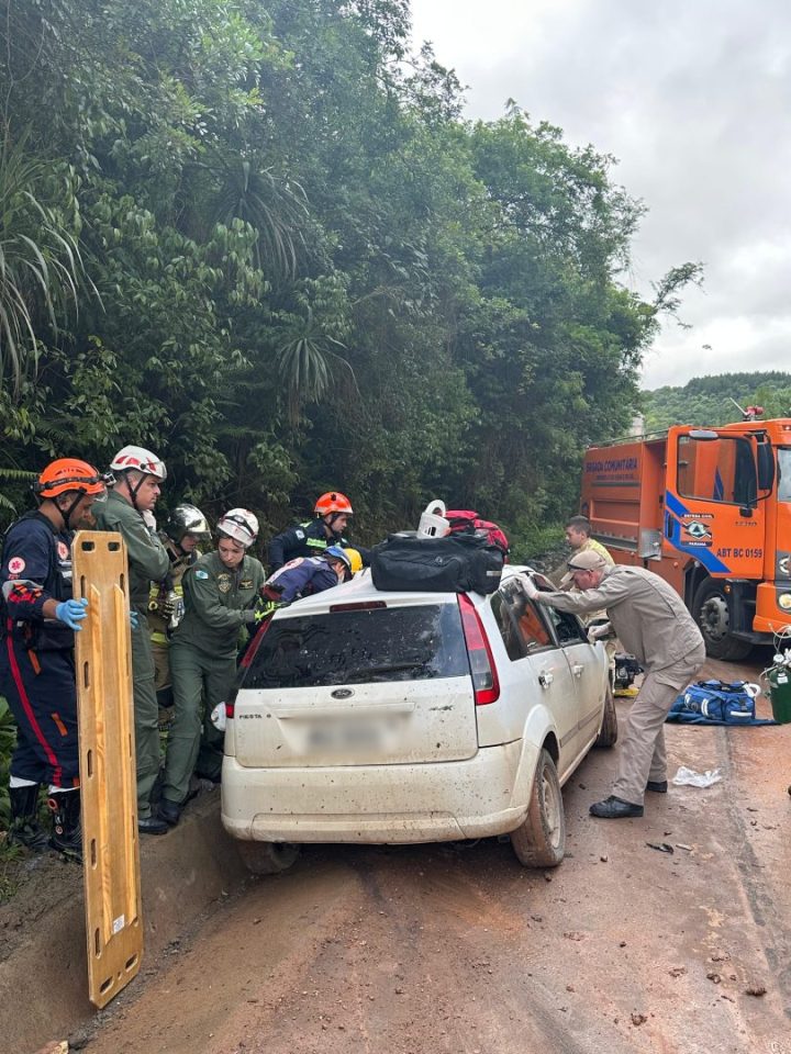 acidente-carro-caminhao-toras-rmc