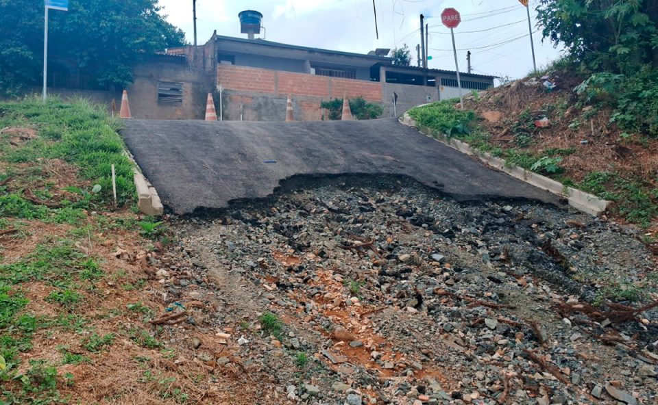 acidente-idoso-gol-obra-tamandare-4