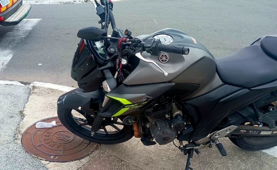 batida-moto-carro-deixa-motociclista-ferido-grande-curitiba-1