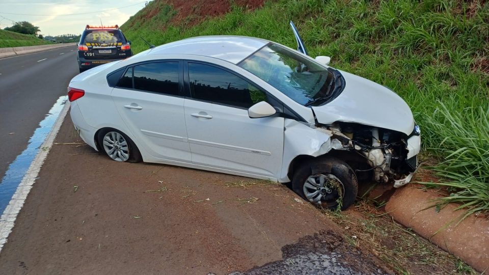Casal morre e filho é ejetado após carro ser atingido na BR-376 por motorista que admitiu ter bebido