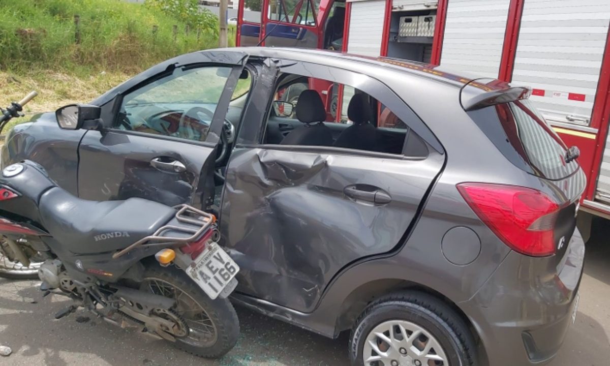 casal-sofre-acidente-moto-bate-carro-almirante-tamandare