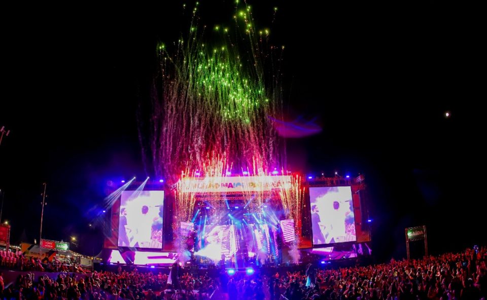 em-penultimo-fim-de-semana-shows-cleyton-romario-agitam-matinhos-classicos-sertanejo-2