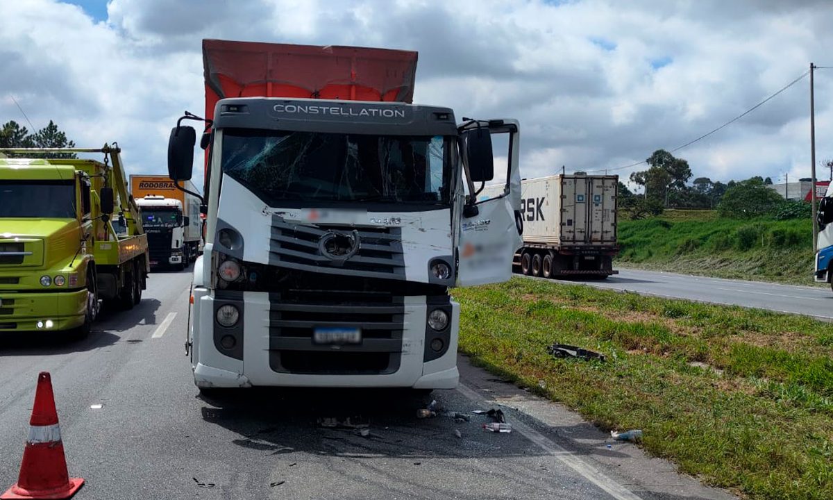 engavetamento-tres-caminhoes-contorno-leste