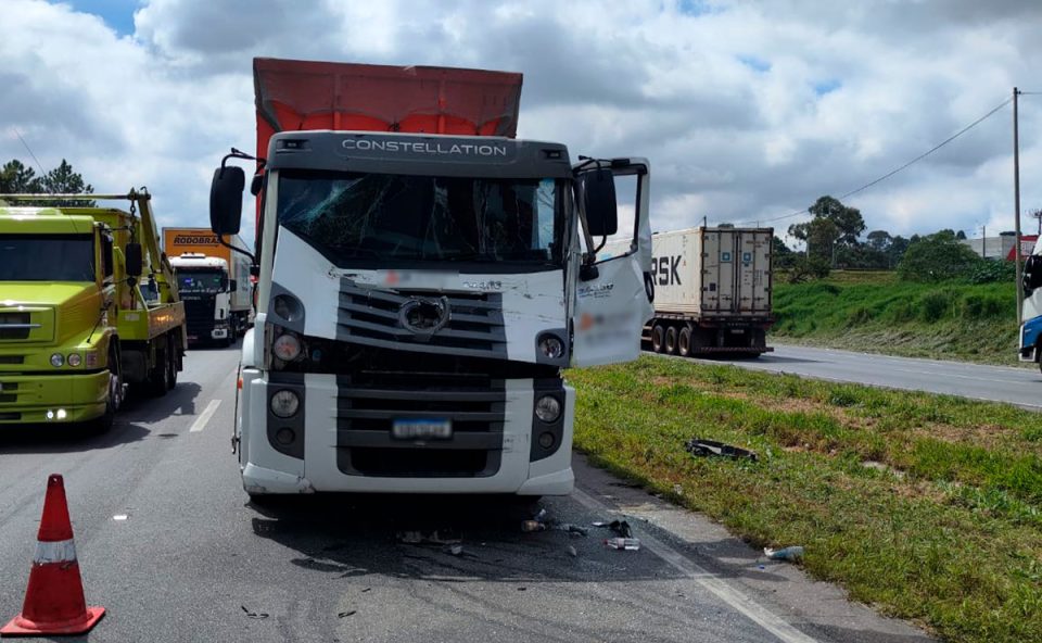 engavetamento-tres-caminhoes-contorno-leste