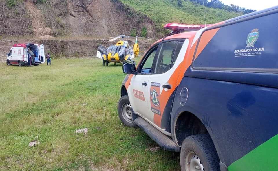 homen-socorrido-estado-grave-apos-ser-atingido-arvore-rio-branco-do-sul