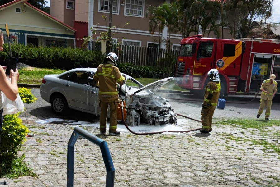 incendio-carro-motor-boa-vista-2