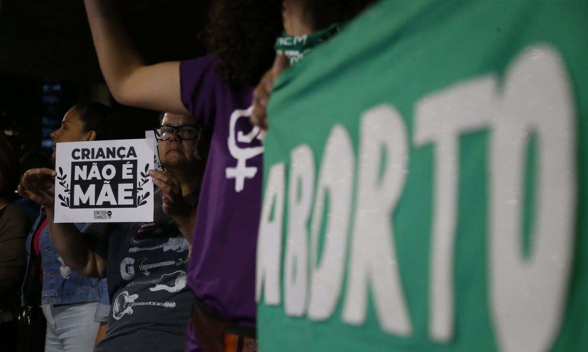 manifestacoes-sobre-aborto-ilustrativa