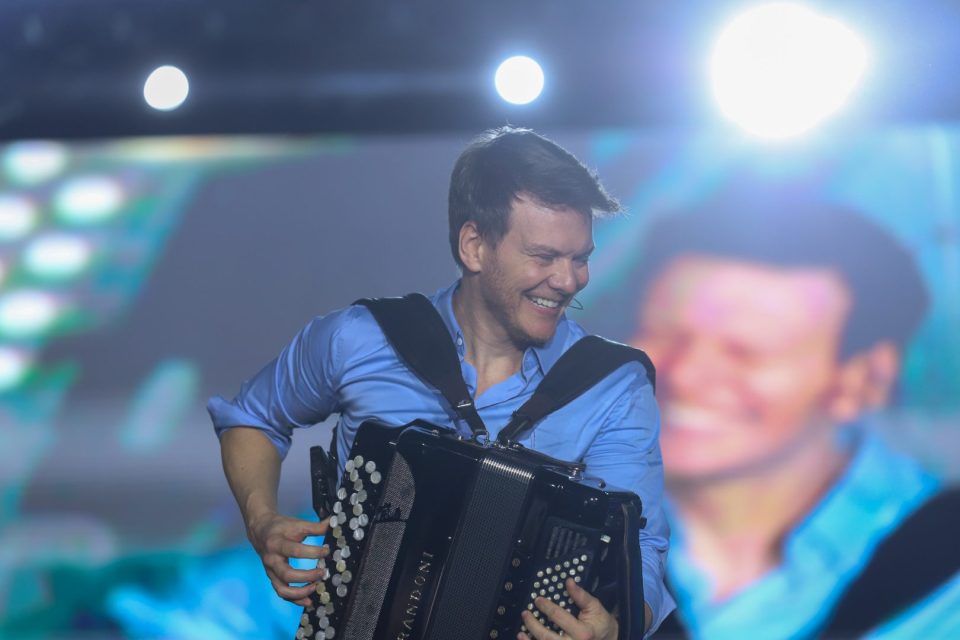 michel-telo-show-verao-maior-parana-matinhos (6)