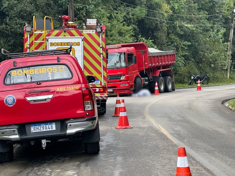motociclista-morre-acidente-caminhão