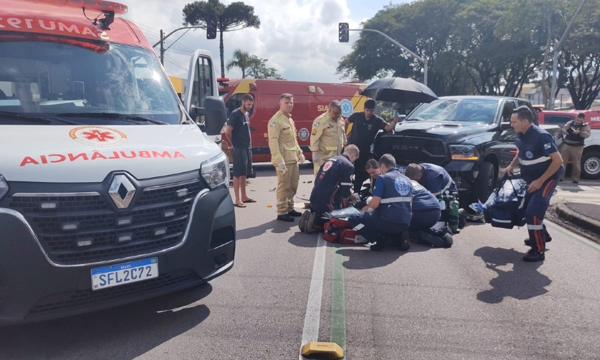 motociclista-reanimado-encaminhado-hospital-estado-grave-apos-colidir-carro-lindoia-1