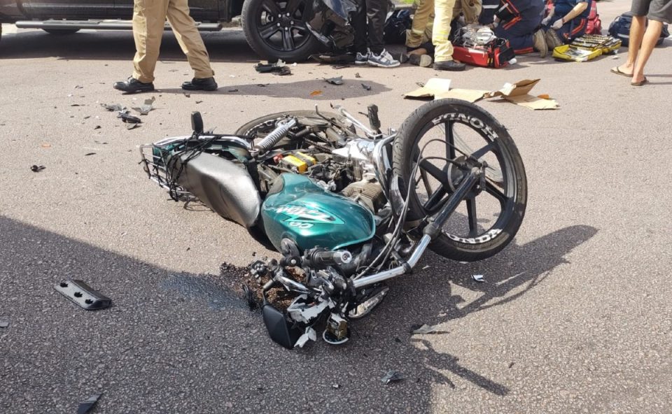 motociclista-reanimado-encaminhado-hospital-estado-grave-apos-colidir-carro-lindoia-2
