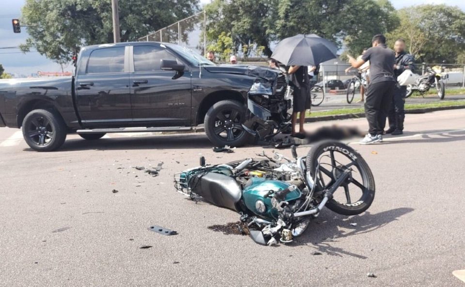 motociclista-reanimado-encaminhado-hospital-estado-grave-apos-colidir-carro-lindoia-3