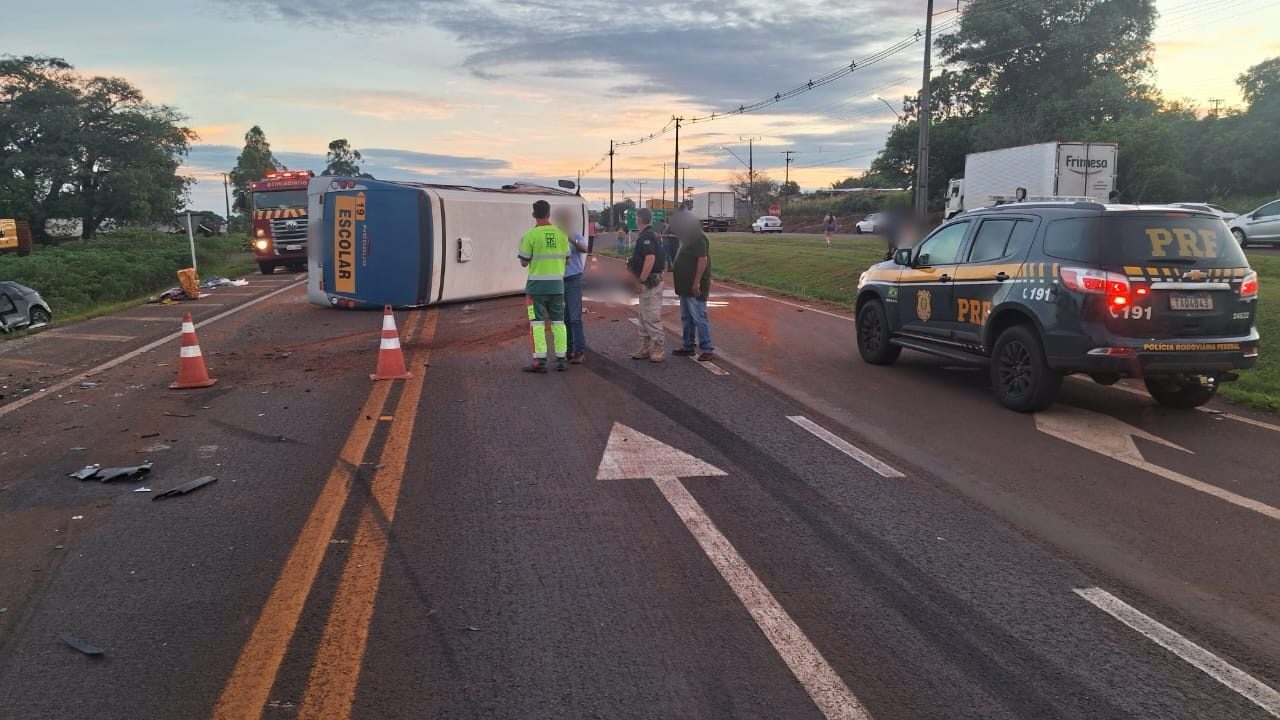 motorista-morre-acidente-onibus-escolar-carro-parana