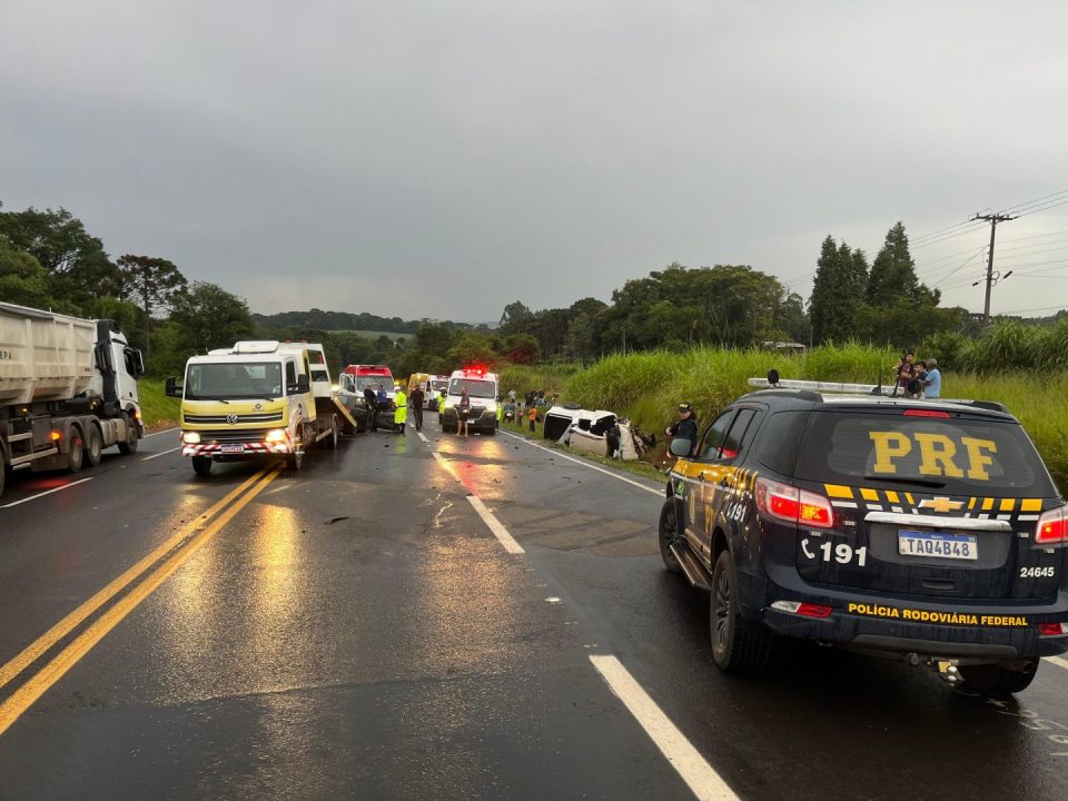 Motorista morre após colisão frontal entre carros na BR-373, no Paraná