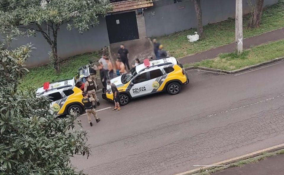 suspeito-preso-tentar-assaltar-casa-portao