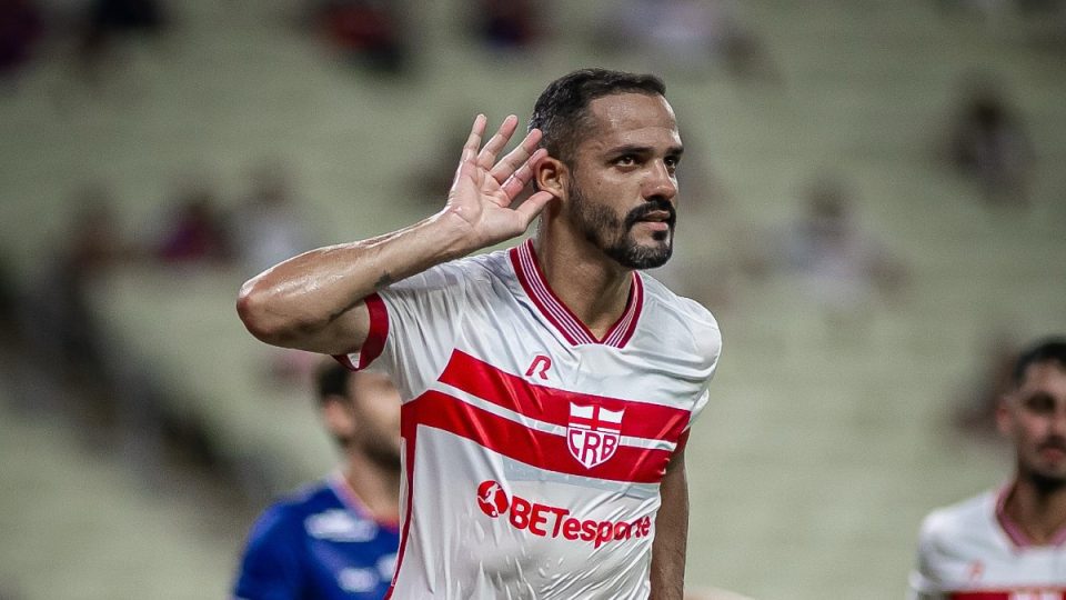Na mira do Athletico, Anselmo Ramon comemora gol pelo CRB