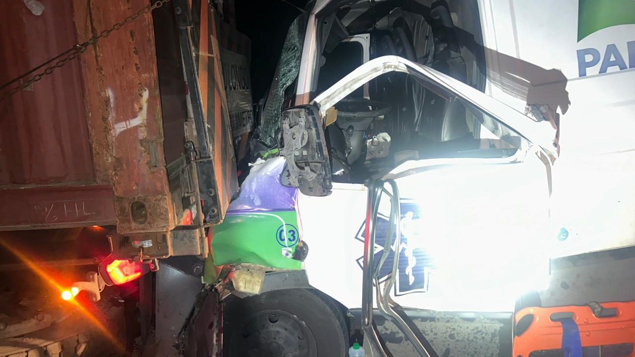 acidente-ambulância-curitiba-br-376