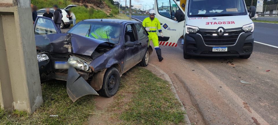 acidente-carros-poste-br-277-curitiba-4