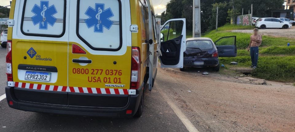 acidente-carros-poste-br-277-curitiba-5