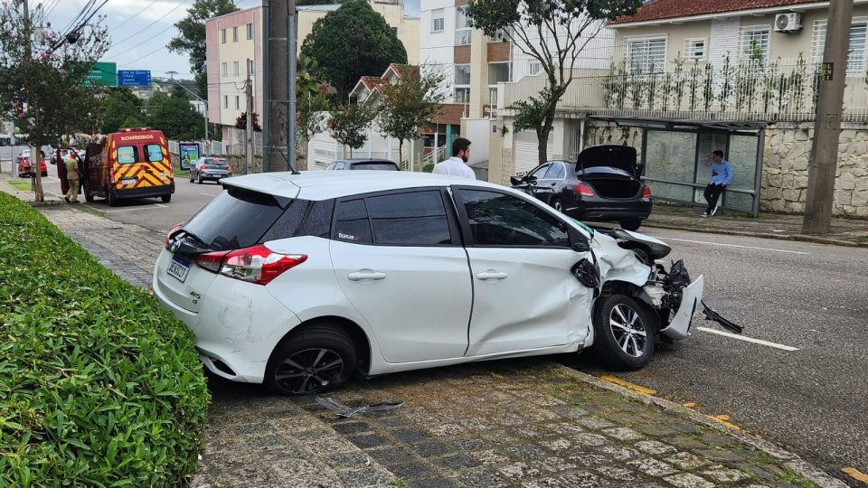 acidente-yaris-mercedes-merces