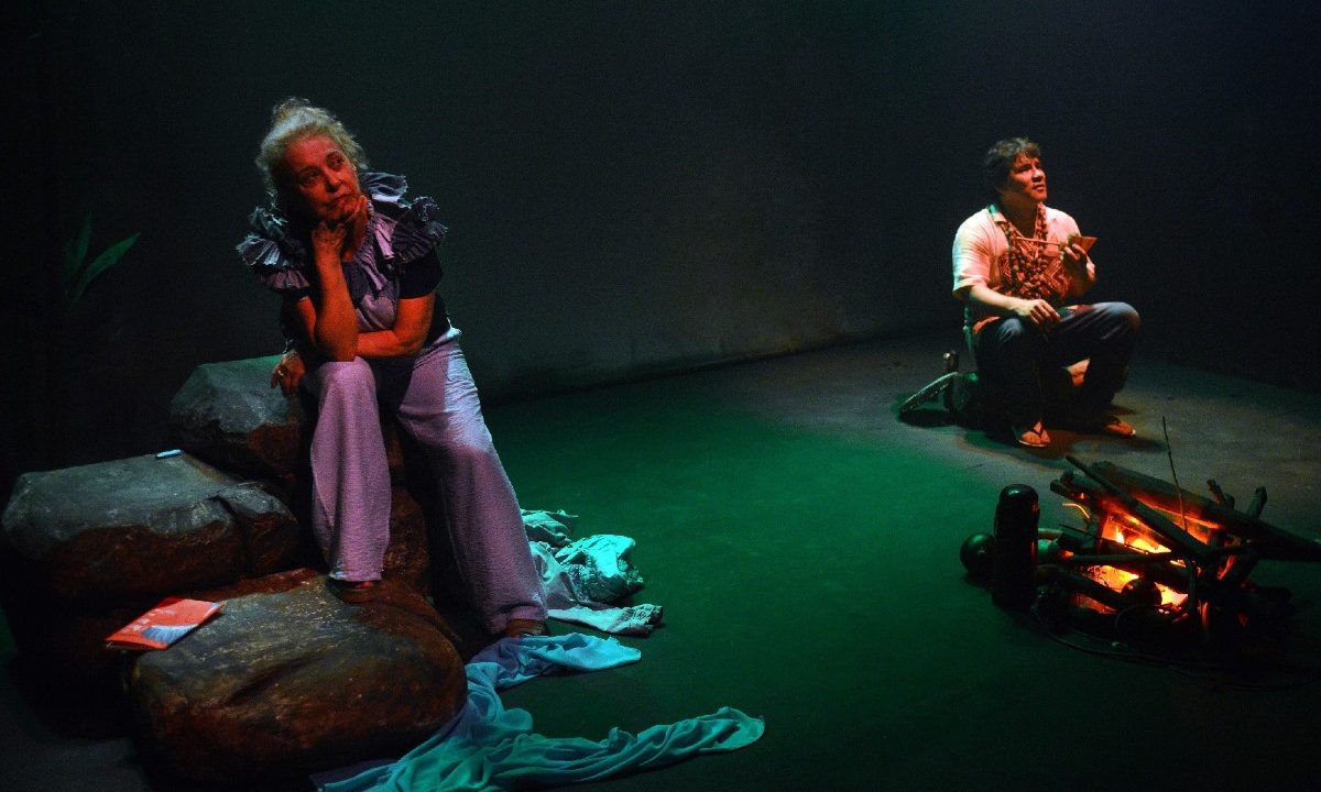 chekyvy-peca-teatro-reflete-sobre-nossas-imperfeicoes-e-conexoes-culturais-estreia-curitiba-2