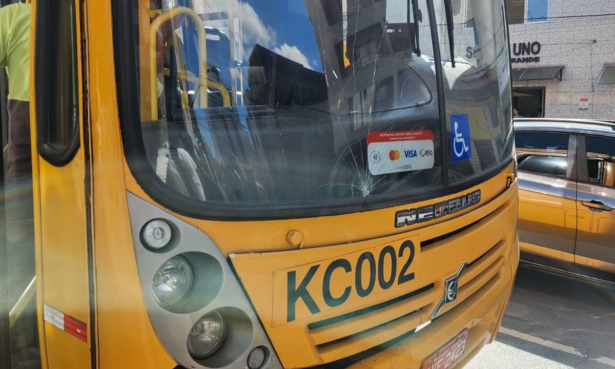 idosa-73-anos-bate-cabeca-calcada-ao-ser-atropelada-onibus-praca-rui-barbosa