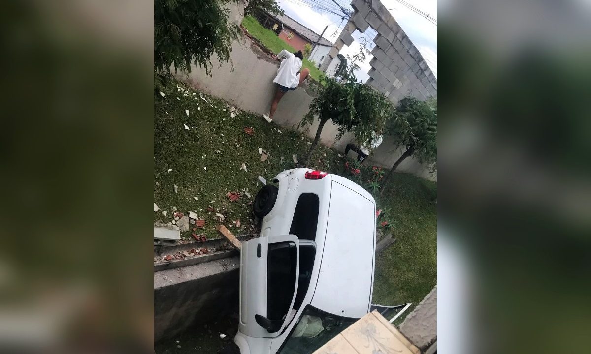 invade-condominio-derruba-muro-carro-curitiba