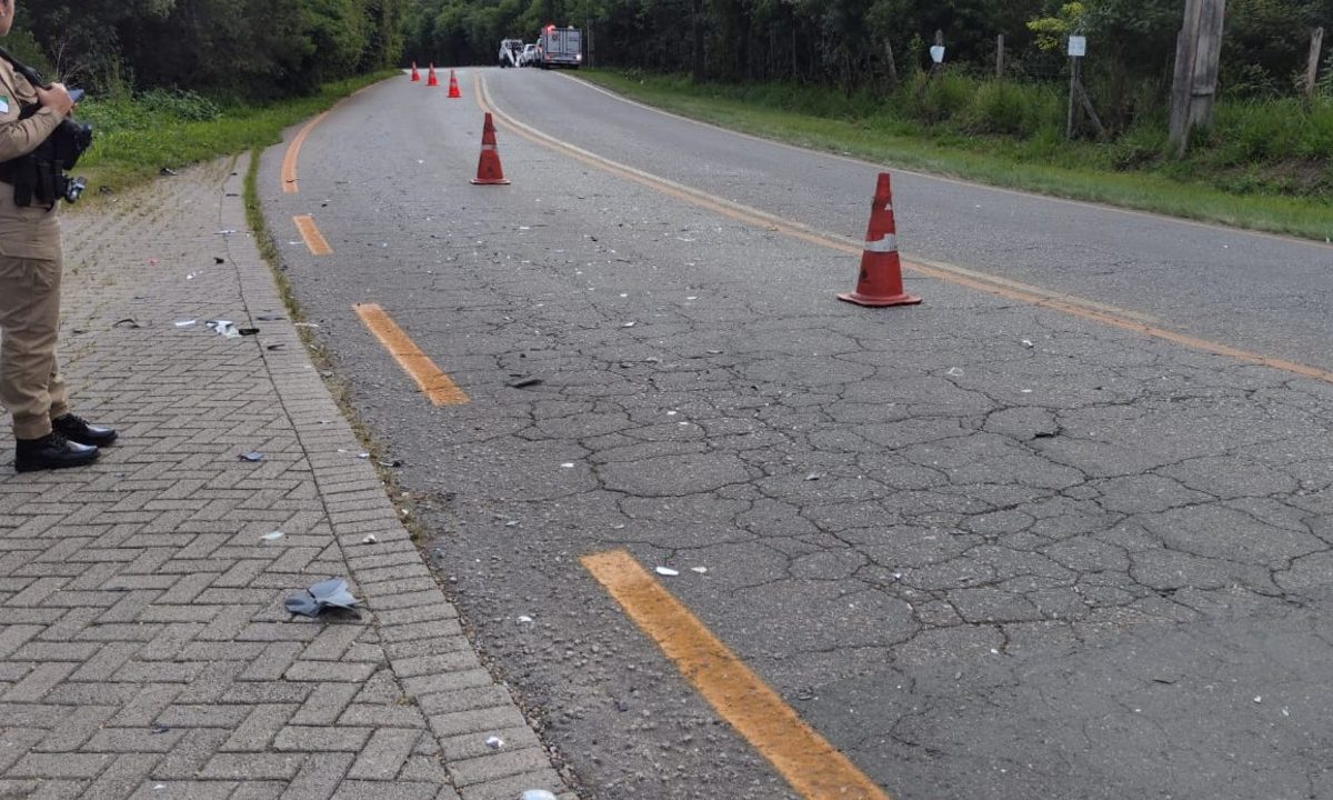 motociclista-morre-na-hora-apos-colisao-frontal-com-veiculo-grande-curitiba