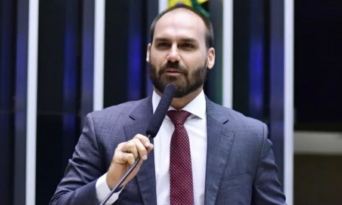 motta-oficializa-licenca-de-eduardo-bolsonaro-suplente-assume-o-cargo