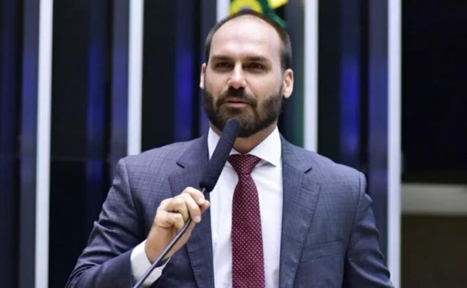 motta-oficializa-licenca-de-eduardo-bolsonaro-suplente-assume-o-cargo