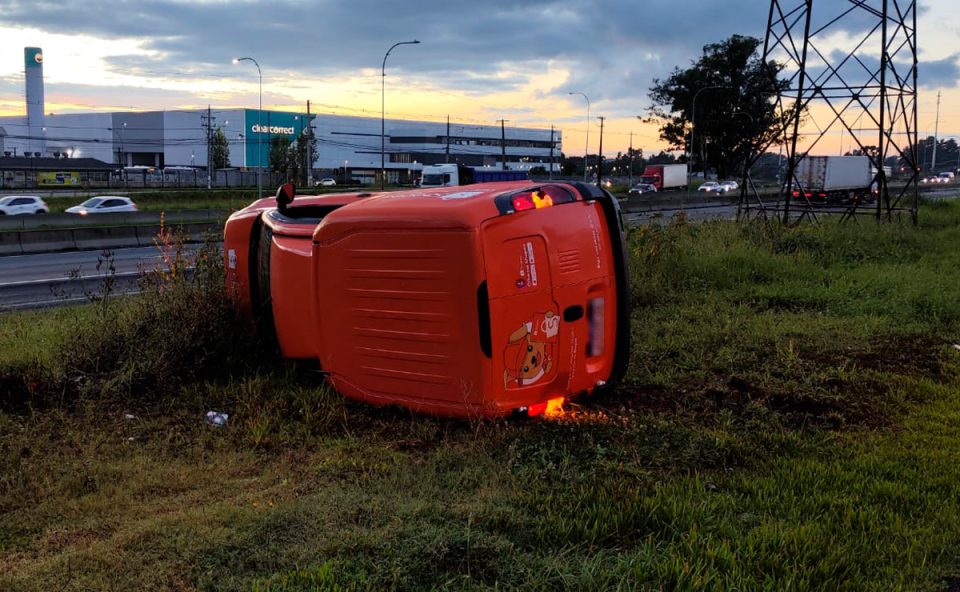 acidente-morte-motociclista-furgao-shopee-curitiba-4
