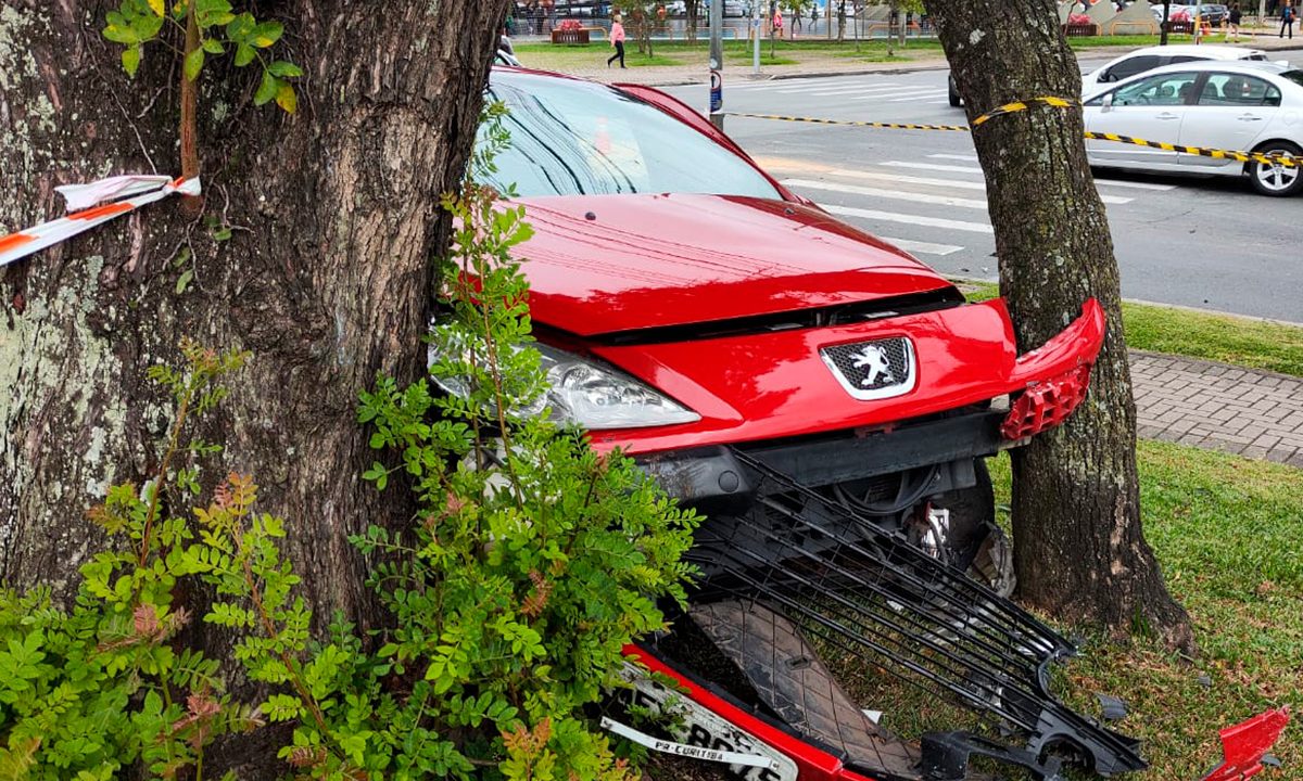 acidente-peugeot-contramao-meriva-fazendinha-2