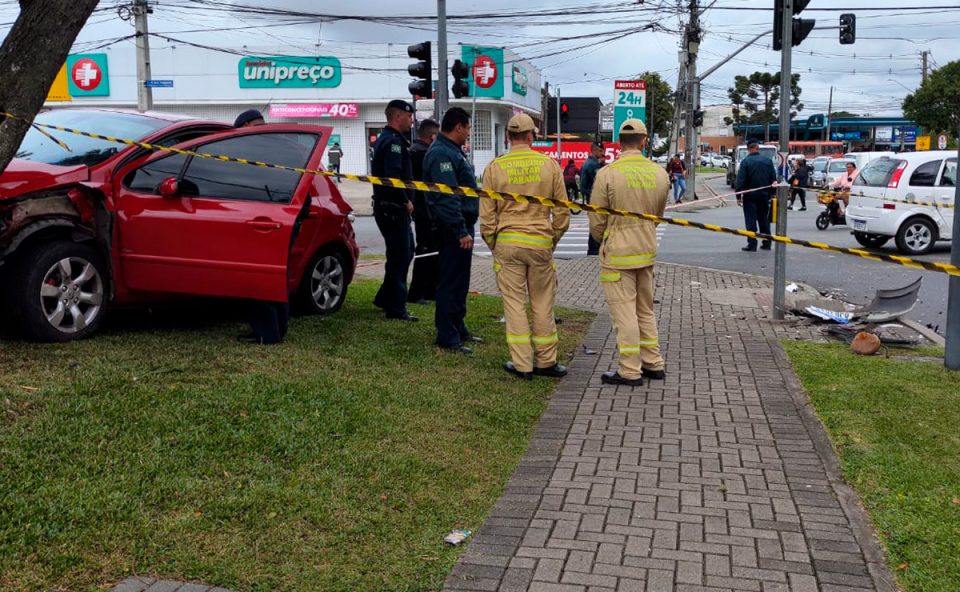 acidente-peugeot-contramao-meriva-fazendinha-4