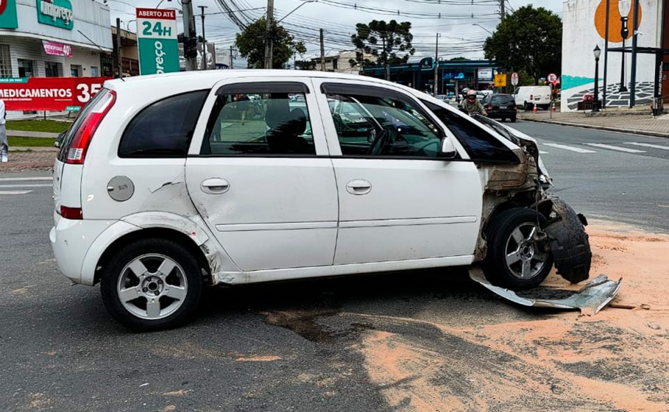acidente-peugeot-contramao-meriva-fazendinha-5
