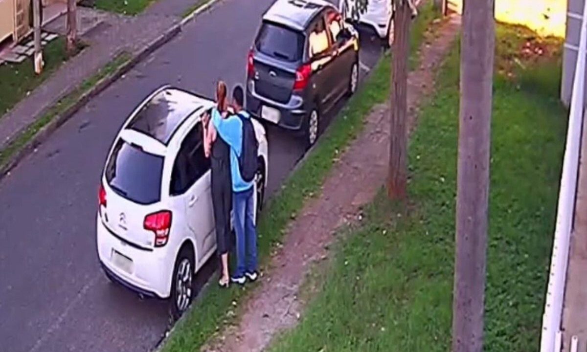 apos-sequencia-roubos-veiculos-e-farmacias-dupla-presa-flagrante-curitiba-video-1