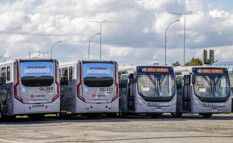 eduardo-pimentel-entrega-novos-onibus-curitiba-1