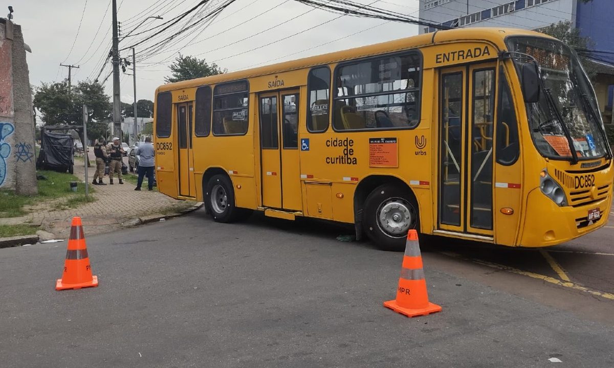 homem-situacao-rua-atropelado-micro-onibus-reboucas
