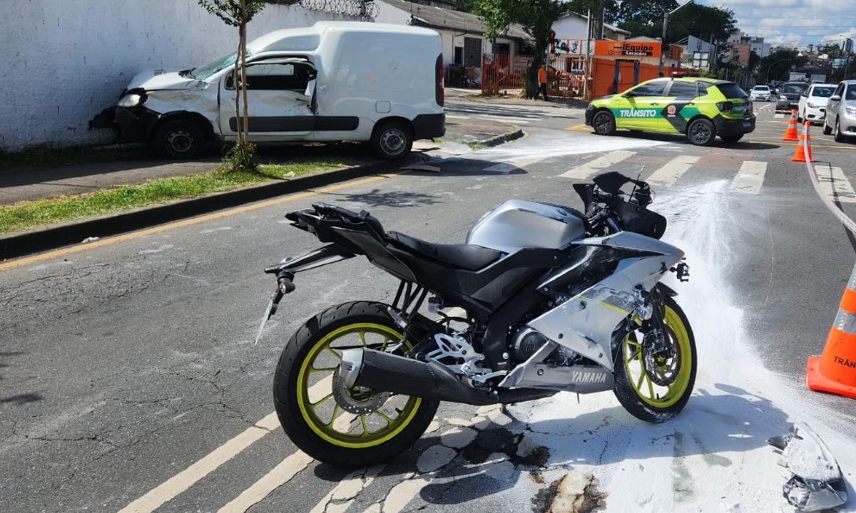 motociclista-morre-ambulancia-colidir-lateral-carro-cruzamento-prado-velho