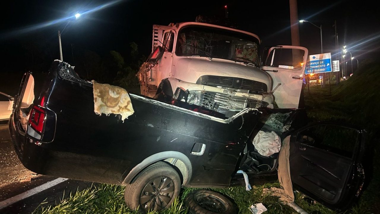 motorista-carro-funerária-morre-colisao-fronta-caminhão