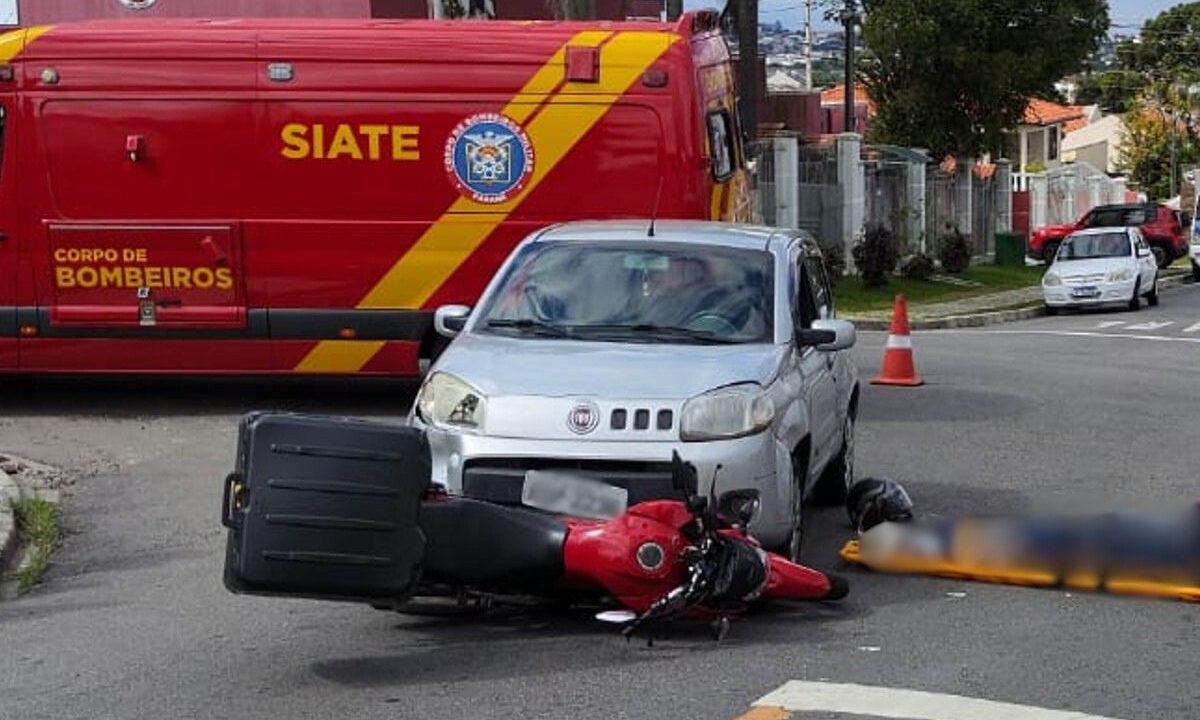 motorista-desvia-de-van-escolar-e-bate-contra-cacamba-bairro-alto-3