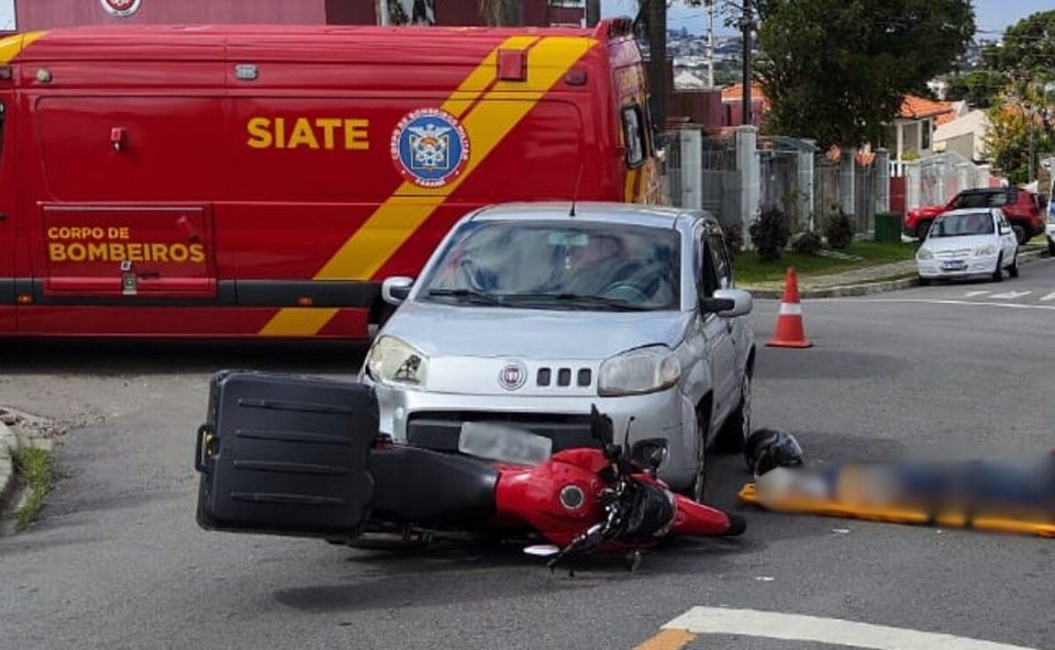 motorista-desvia-de-van-escolar-e-bate-contra-cacamba-bairro-alto-3