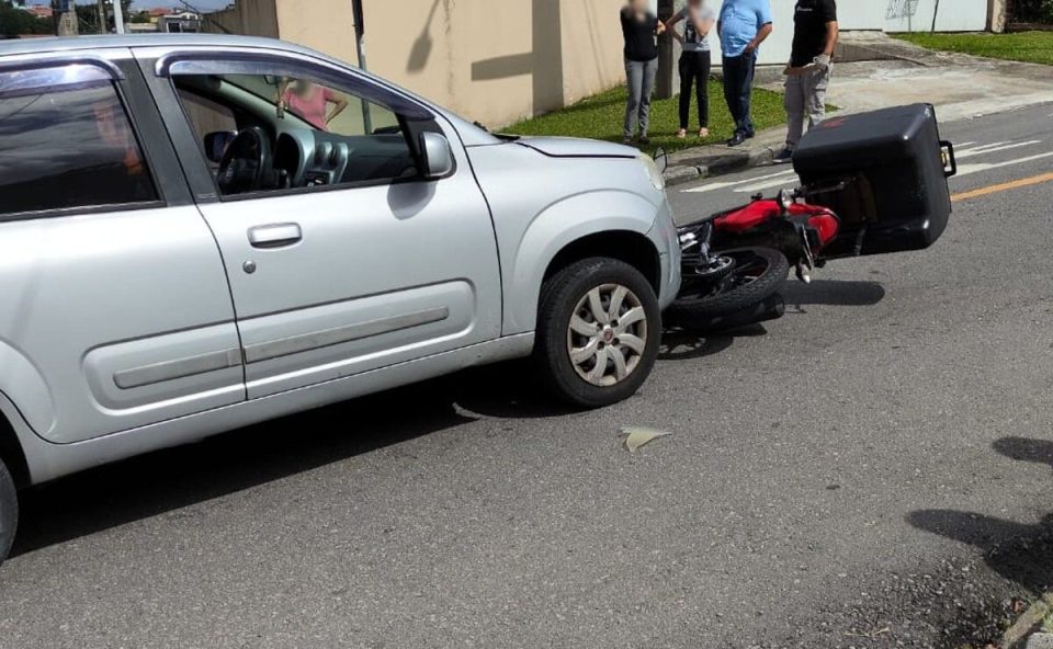 motorista-desvia-de-van-escolar-e-bate-contra-cacamba-bairro-alto-4