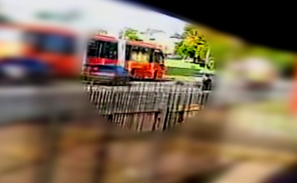 mulher-situacao-de-rua-atropelada-onibus-biarticulado-guaira-camera