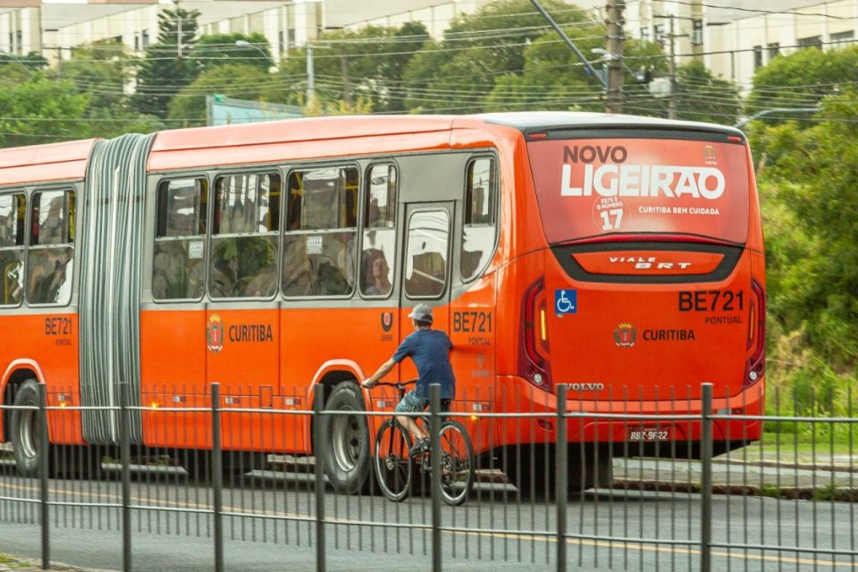 onibus-rabeira-ciclista